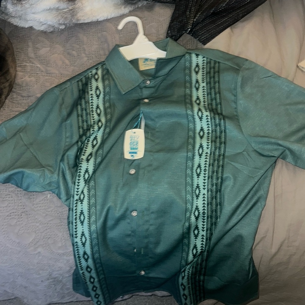 BRAND NEW MENS BUTTON DOWN (Large)